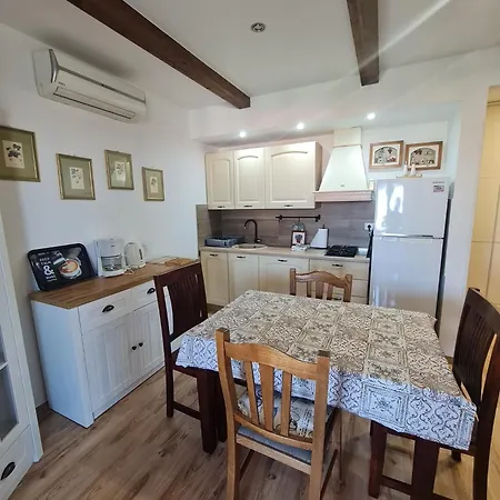 Erna Apartman
